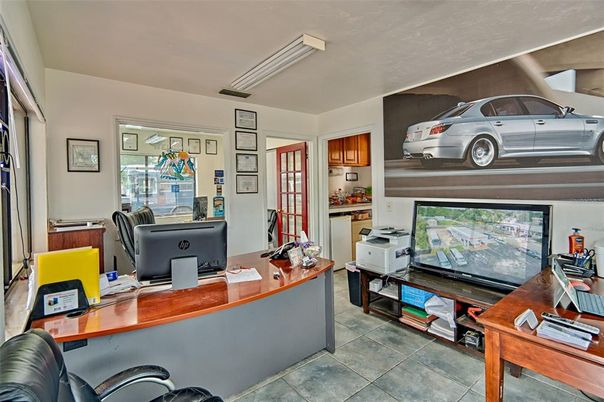 Home Office, Interior