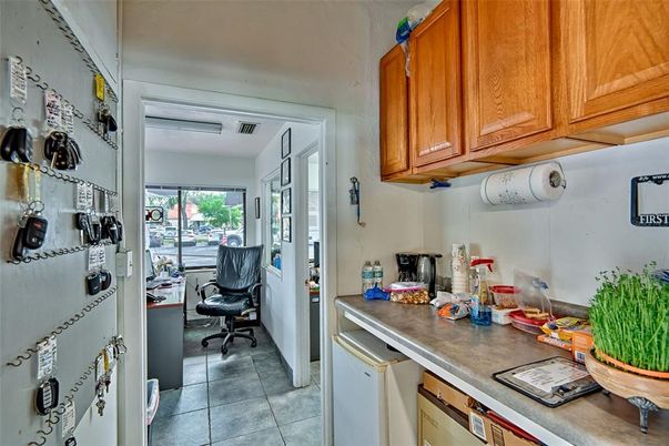 Home Office, Interior