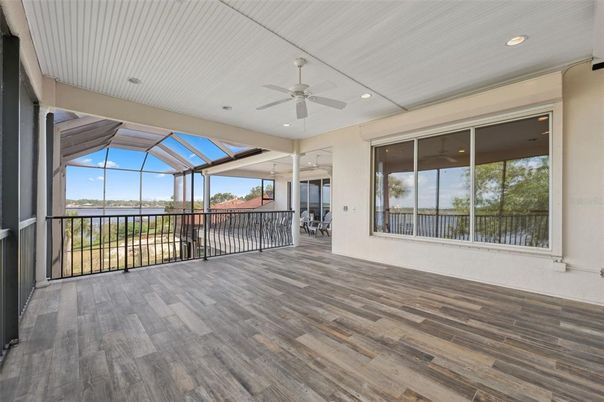 Interior, Recessed Lighting, Sun Room, Wood Texture Flooring