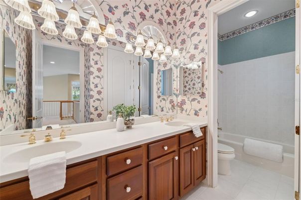 Bathroom, Dual Sink Vanities, Interior, Recessed Lighting