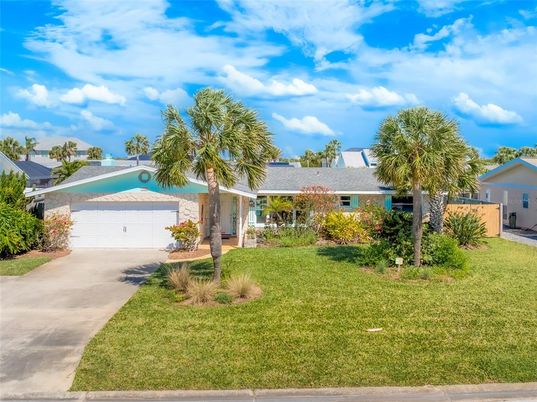 Attached, Exterior, Facade, Ranch