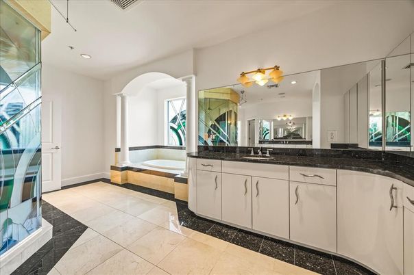 Bathroom, Dual Sink Vanities, Interior, Recessed Lighting