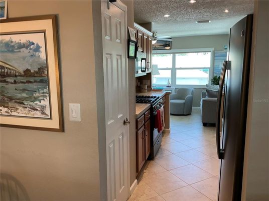 Interior, Kitchen, Recessed Lighting, Water