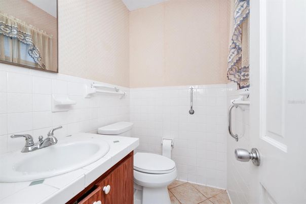Bathroom, Interior, Tile Countertops