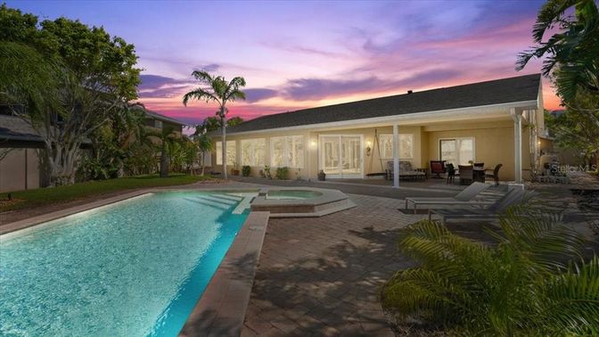 Exterior, Pool