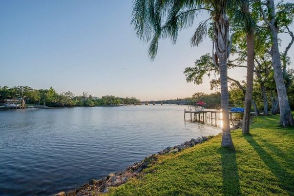 Exterior, Lake