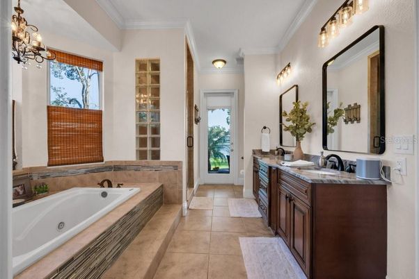 Bathroom, Dual Sink Vanities, Interior