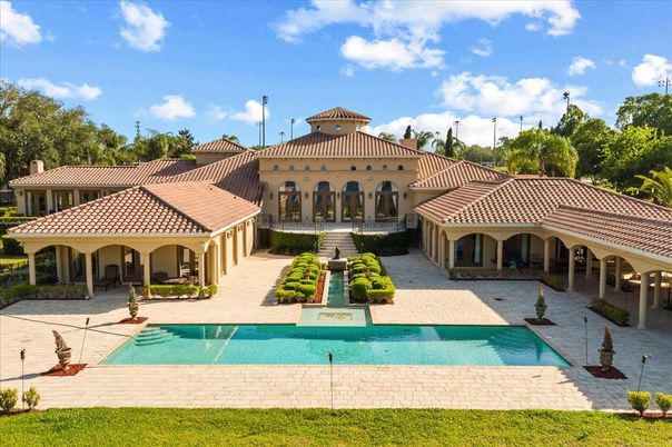 Exterior, Facade, Pool, Mediterranean