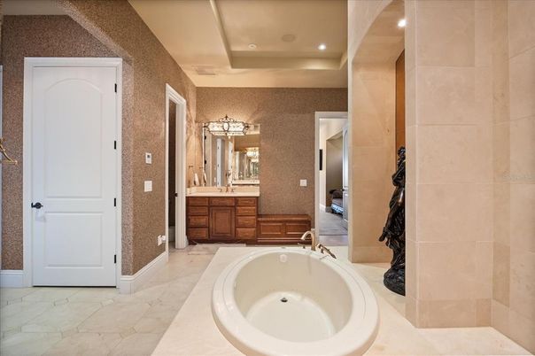 Bathroom, Dual Sink Vanities, Interior, Recessed Lighting