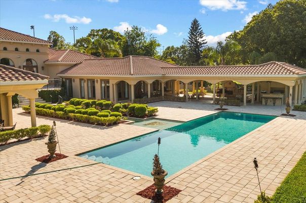 Exterior, Pool