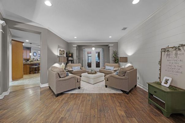 Interior, Living room, Pendant Lights, Recessed Lighting, Wood Texture Flooring