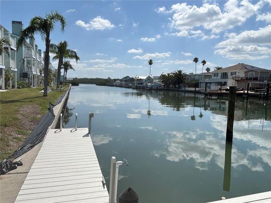 Exterior, Lake