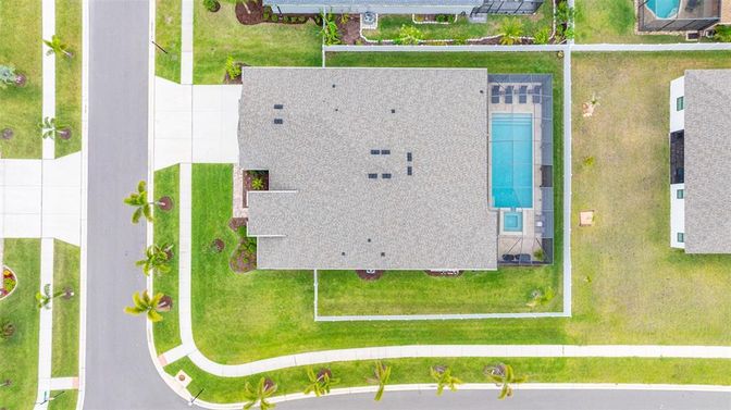 Exterior, Drone