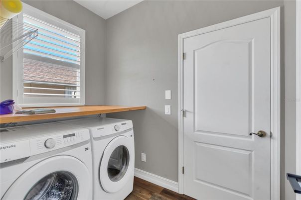 Interior, Washer, Wood Texture Flooring