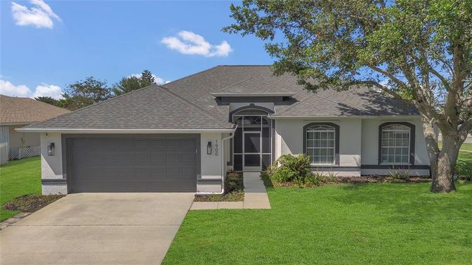 Attached, Exterior, Facade, Ranch