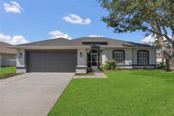 Attached, Exterior, Facade, Ranch