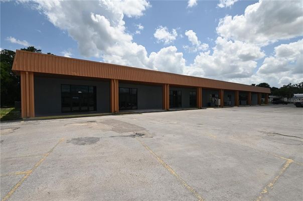 Exterior, Facade, Ranch