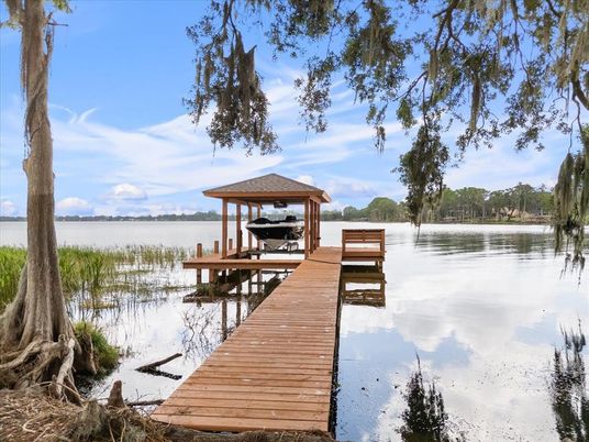Exterior, Lake