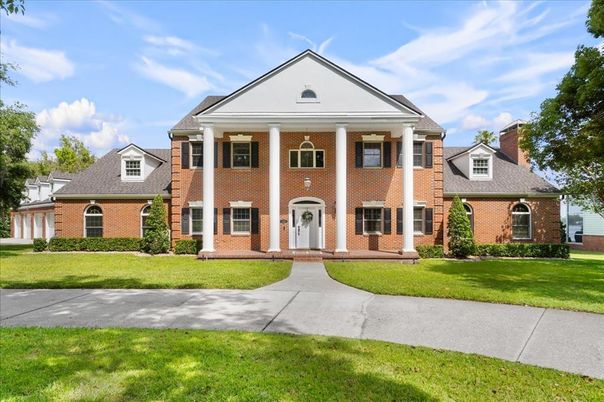 Exterior, Facade, Brick Facade, Georgian
