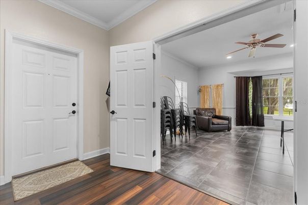 Interior, Recessed Lighting, Wood Texture Flooring