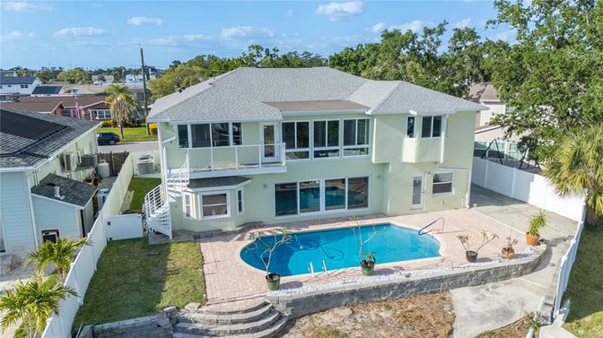 Exterior, Pool