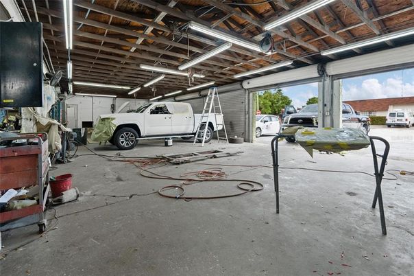 Garage, Interior