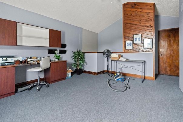Home Office, Interior