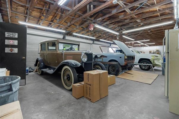 Garage, Interior