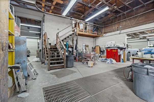 Garage, Interior