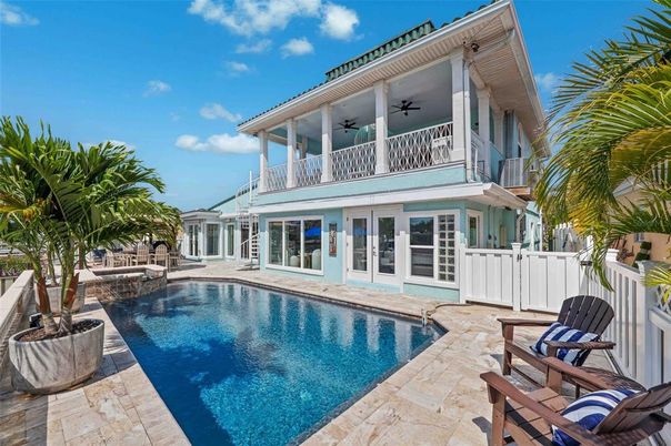 Exterior, Pool