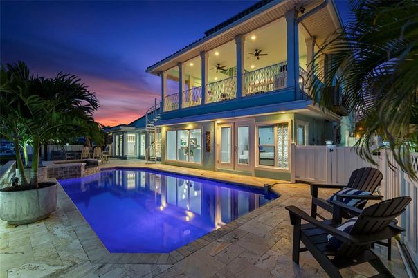Exterior, Pool
