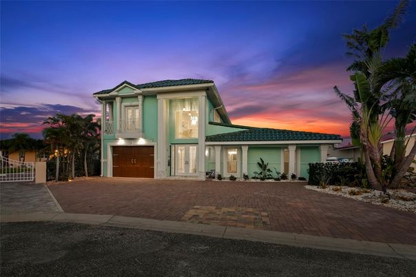 Attached, Exterior, Facade, Mediterranean