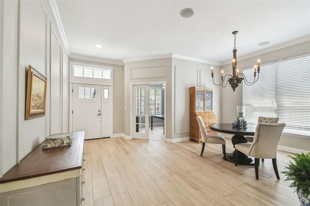 Chandelier, Dining room, Interior, Pendant Lights, Recessed Lighting, Wood Texture Flooring