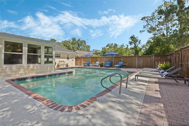 Exterior, Pool
