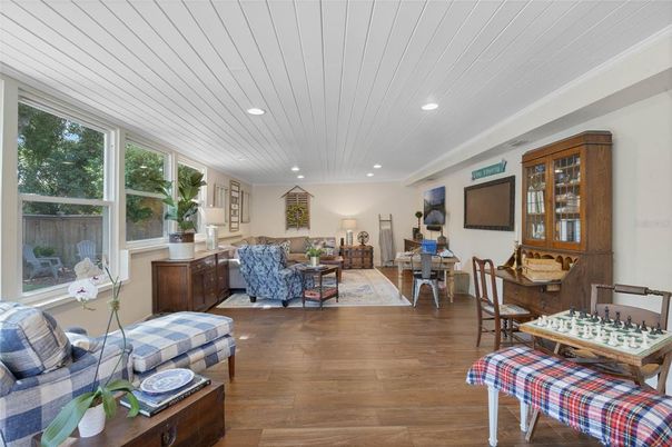 Dining room, Interior, Living room, Recessed Lighting, Wood Texture Flooring