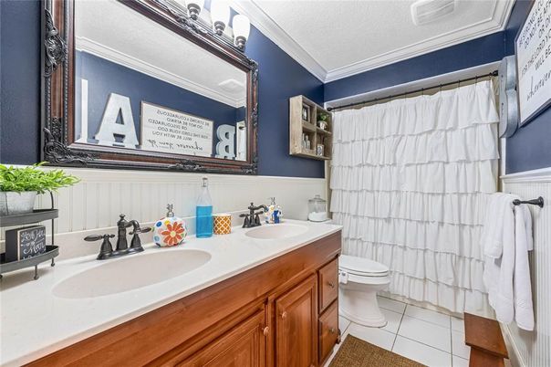 Bathroom, Dual Sink Vanities, Interior