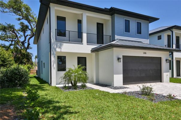 Attached, Exterior, Facade, Modern