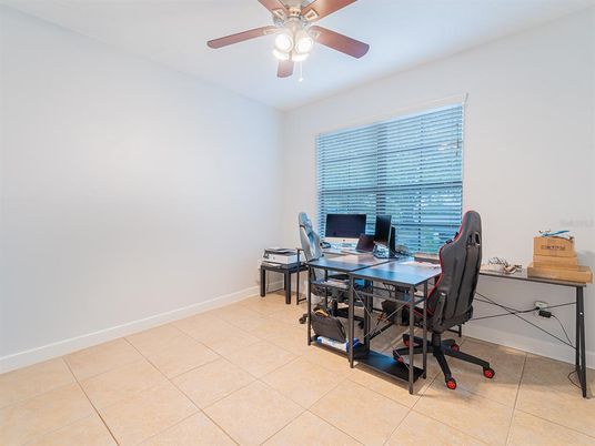 Home Office, Interior