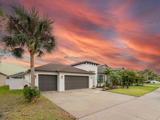 Attached, Exterior, Facade, Ranch