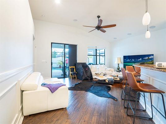 Interior, Living room, Pendant Lights, Recessed Lighting, Wood Texture Flooring
