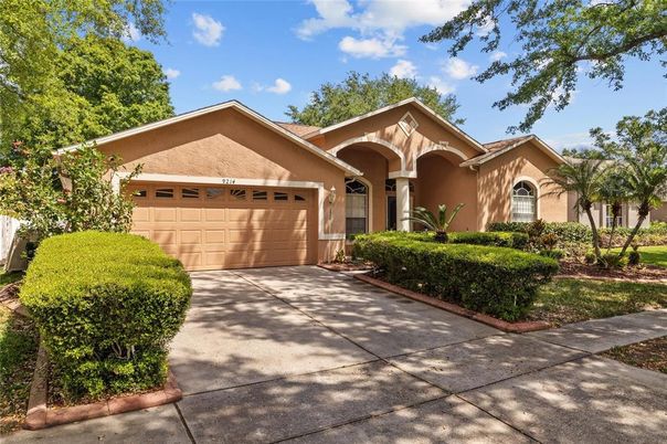 Attached, Exterior, Facade, American Craftsman