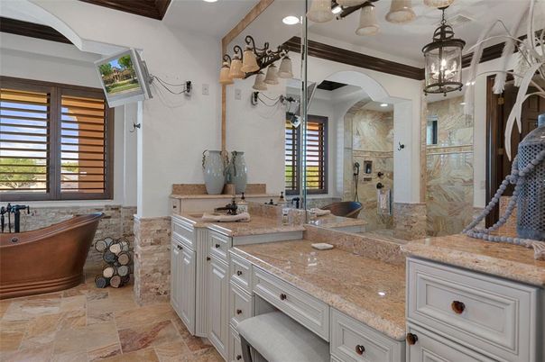 Bathroom, Dual Sink Vanities, Interior, Recessed Lighting