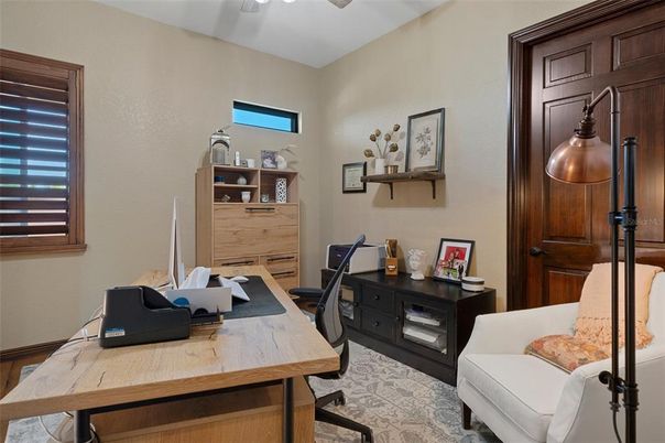 Home Office, Interior