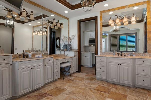 Bathroom, Dual Sink Vanities, Interior, Recessed Lighting