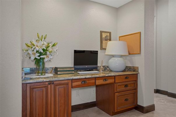 Home Office, Interior
