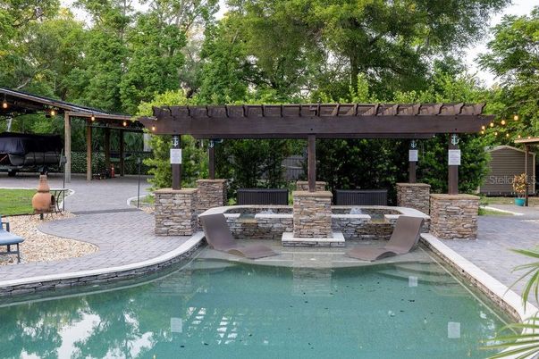 Exterior, Pool