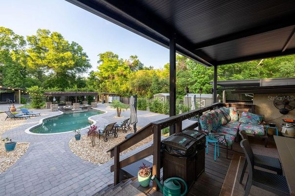 Exterior, Pool