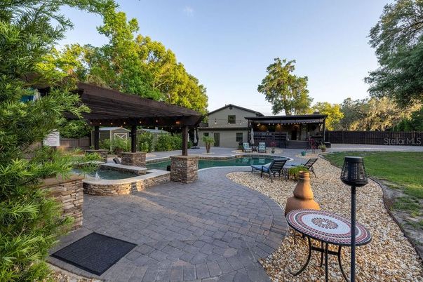 Exterior, Pool