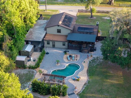 Exterior, Drone