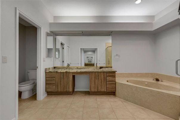 Bathroom, Dual Sink Vanities, Interior, Recessed Lighting
